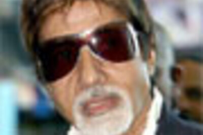  Got a picture with Big B? Send us and win prizes 