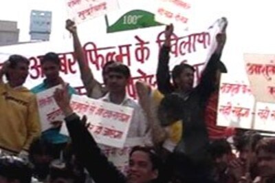 Jodhaa Akbar row spills over to Delhi