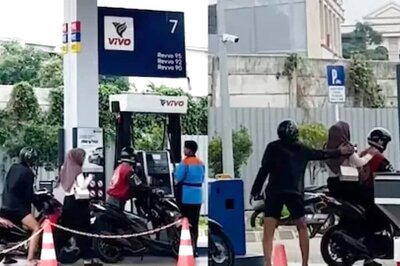 Hooked To Her Phone, Woman Sits On Stranger's Bike In This ROFL Video