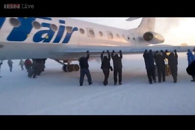 Passengers push frozen Siberian plane in minus 52 degree celsius temperature