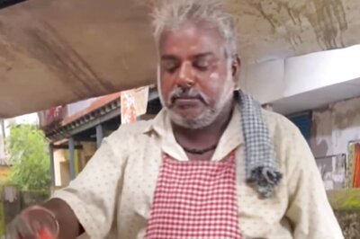 Love Dosa? This Vendor's Serving Style Inspired By Rajinikanth Will Blow Your Mind