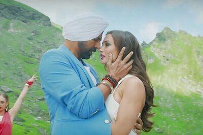 'Singh is Bliing': Akshay Kumar romances Amy Jackson in the recreated version of RDB's 'Mahi Aaja'