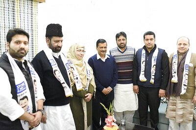 Congress MLA Shoaib Iqbal, Two MCD Councillors Join AAP Ahead of Delhi Assembly Polls