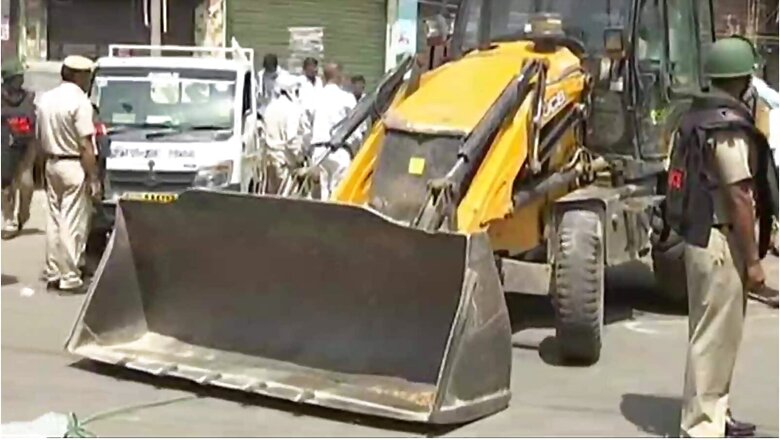 Gujarat: Pucca House Among 5 Large Structures Razed by Bulldozers in Himmatnagar Amid Tight Security