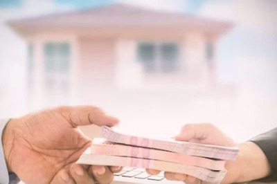 S&P Forecasts Slow Down In Indian Banks' Loan Growth In FY25