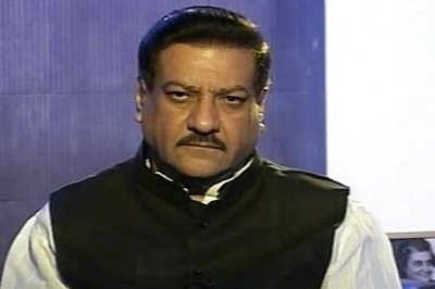 Maharashtra CM Chavan to meet Cong MLAs tomorrow
