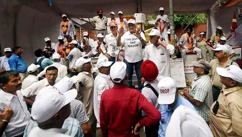 10 former defence chiefs write to PM, seek probe into ill treatment of ex-servicemen at Jantar Mantar