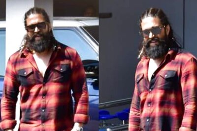 KGF Star Yash Arrives in Mumbai Amid Brahmastra 2 Casting Rumours; Fans Go Crazy for Rocky Bhai