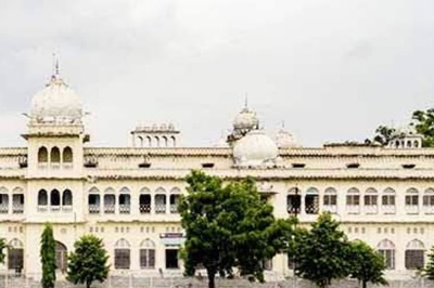 Foreign Students of Lucknow University get Alumni Cards