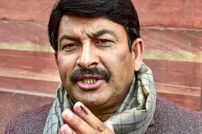 BJP MP Manoj Tiwari's Helicopter Makes Emergency Landing at Patna Airport Due to Communication Issues