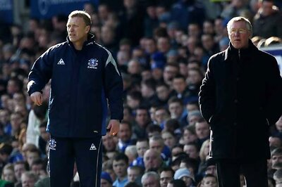 Ferguson gives under-pressure Moyes his backing