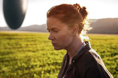 Arrival Review: A Rare Film You Don't Want To Miss Even a Moment of