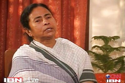 Mamata to meet Montek seeking higher plan outlay