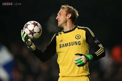 Schwarzer leaves leaders Chelsea for strugglers Leicester