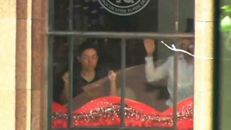 Read: Chronology of seige at Sydney's Lindt cafe