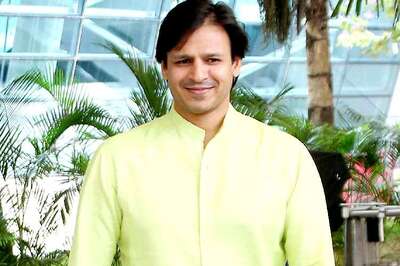 Vivek Oberoi Gifts 25 Flats To Families of Sukma Martyrs in Thane