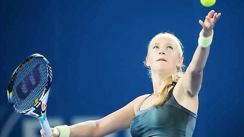 Defending champ Azarenka battles her way to fourth round