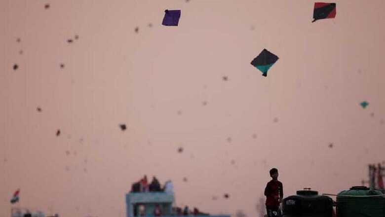Daily Wage Labourers of Delhi's Biggest Kite Market Pray for Normalcy in Lal Kuan Area
