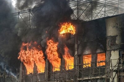 Fire Breaks Out at Clinic of Three-storey Building in Delhi's Pitampura, 5 Rescued