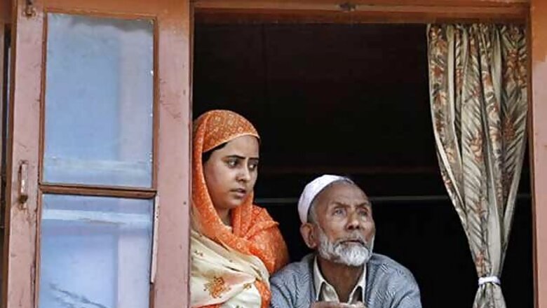 Curfew reimposed, shutdown paralyses life in J-K