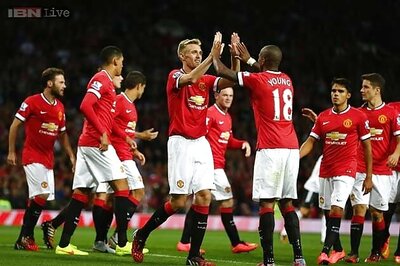 Manchester United beat Valencia 2-1 in friendly