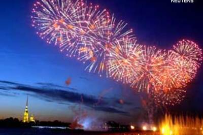 Paris explodes with Europe's longest fireworks display