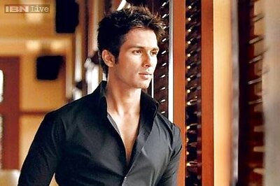 Shahid Kapoor to go bald for Vishal Bhardwaj's 'Haider'