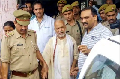 SC Sets Aside HC Order on Giving Victim's Statement to BJP Leader Chinmayanand in Rape Case Against Him