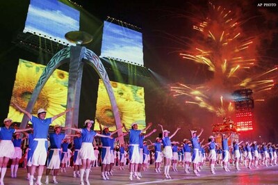 Spectacular fireworks end 16th Asian Games