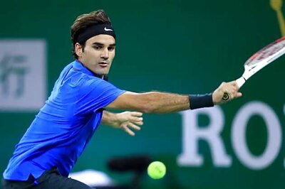 Roger Federer wins, to stay No. 1 for 300th week