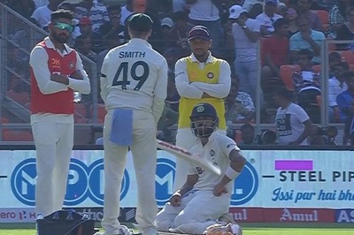 WATCH: Curious Steve Smith Checks Out Virat Kohli's Bat During Day 3 of Fourth Test