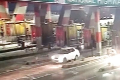 On Cam |Speeding Car Runs Over Booth Worker To Avoid Paying Toll Tax In UP