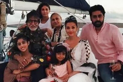 Abhishek Bachchan Holds Aishwarya Rai Close, Amitabh Bachchan-Jaya Bachchan Join Family In Viral Photo