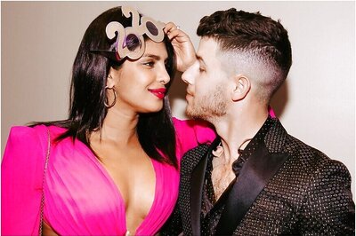 Nick Jonas Posts Party Pics with Priyanka Chopra, Says 2019 was the Most Incredible Year