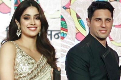 Sidharth Malhotra, Janhvi Kapoor 'Thankful and Grateful' As They Receive Awards for Contribution to Films