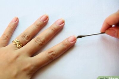 How to Clean Your Fingernails