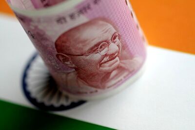 Rupee Rises 7 Paise to 73.84 Against US Dollar in Early Trade
