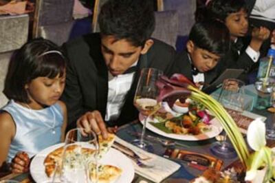 Pics: Team Slumdog is dancing, hugging and feasting