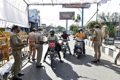 Cop Hits People in Chhattisgarh Containment Zone for Violating Norms, Videos Go Viral; CM Condemns Act