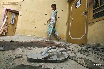 Cross-border shelling turns hamlet into 'ghost town'