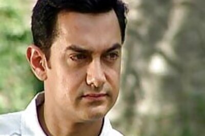 Aamir returns to blog with scratchy ant story