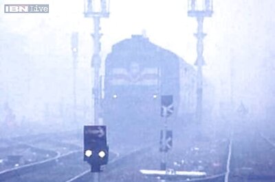 Dense fog in Delhi delays 89 trains