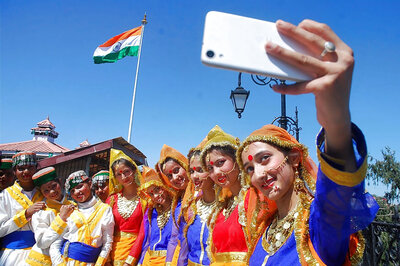 Clicking Too Many Selfies May be a Real Disorder: Study