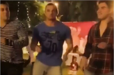 Throwback Video of Salman Khan Dancing During Christmas Bash Will Get You in Festive Mood