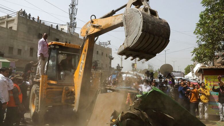 'You Need Bulldozer to Remove Chairs, Tables?' Top Quotes from SC as Stay Extended on Jahangirpuri Demolition