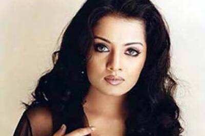 'Underage' Celina Jaitley denied entry in dad's pub