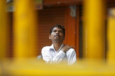 Sensex Plunges 222 Points in Early Trade on Global Cues