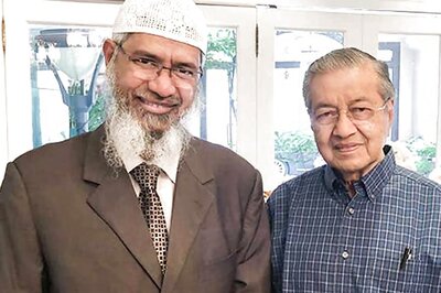 Malaysian PM Meets Zakir Naik, Ruling Party Defends Decision Not to Deport Him to India