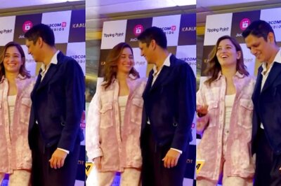 Tamannaah Bhatia Holds Vijay Varma Close, Blushes Hard As Paparazzi Scream 'Kya Jodi Hai,' Watch