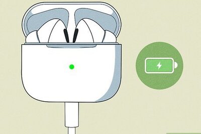 AirPods or Case Blinking Orange Light? Here's How to Fix It